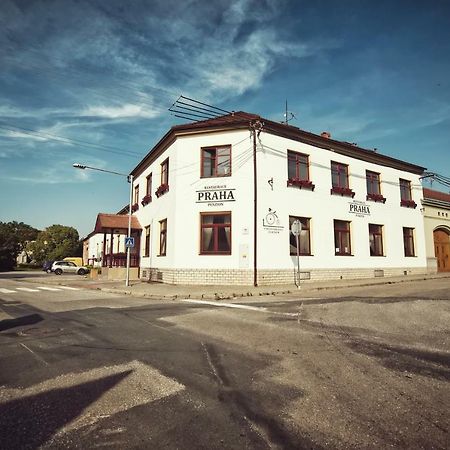 Dolní Dunajovice Restaurace A Penzion Praha מראה חיצוני תמונה
