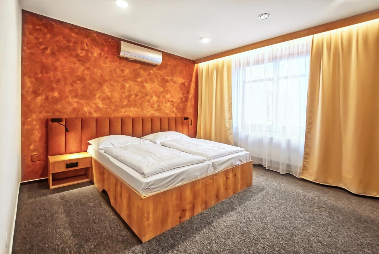 Dolní Dunajovice Restaurace A Penzion Praha מראה חיצוני תמונה