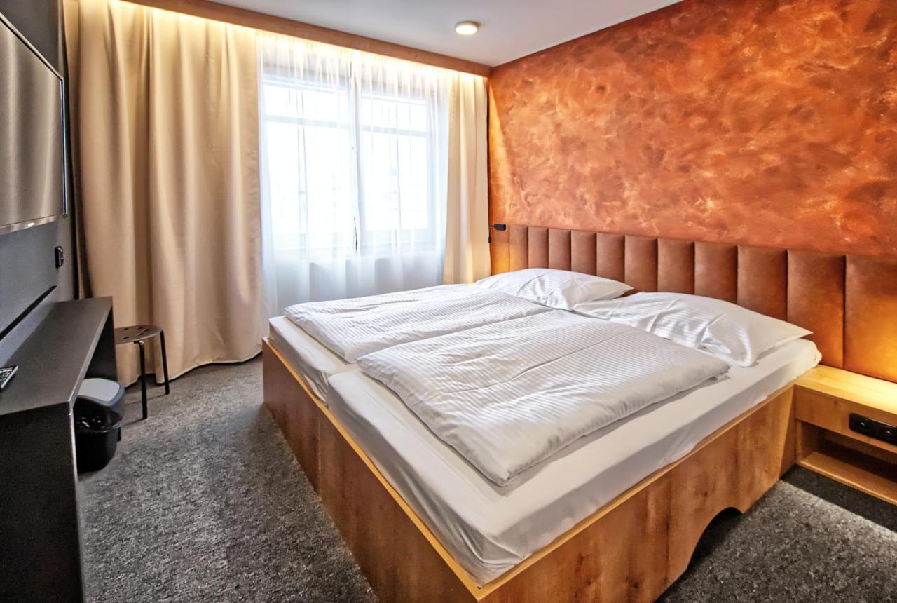 Dolní Dunajovice Restaurace A Penzion Praha מראה חיצוני תמונה