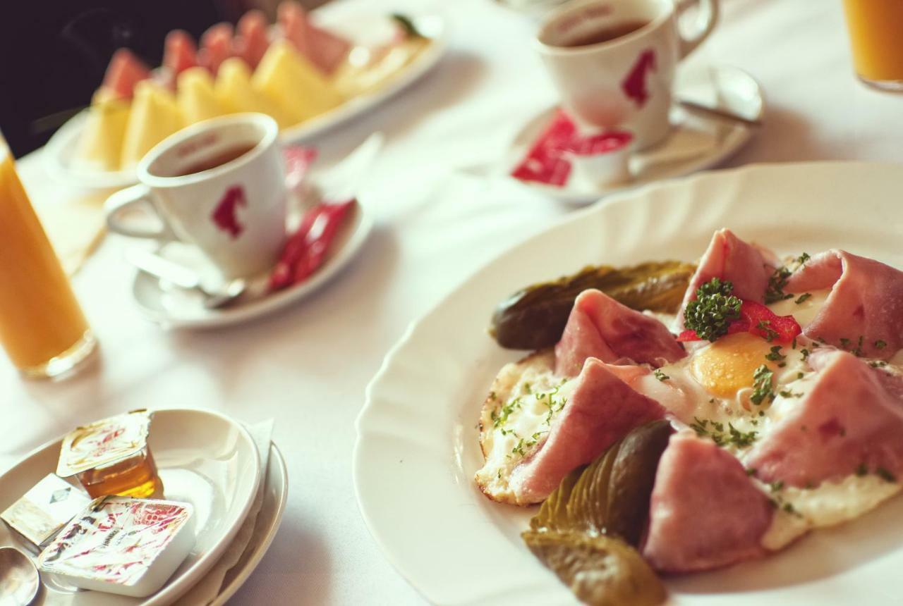Dolní Dunajovice Restaurace A Penzion Praha מראה חיצוני תמונה