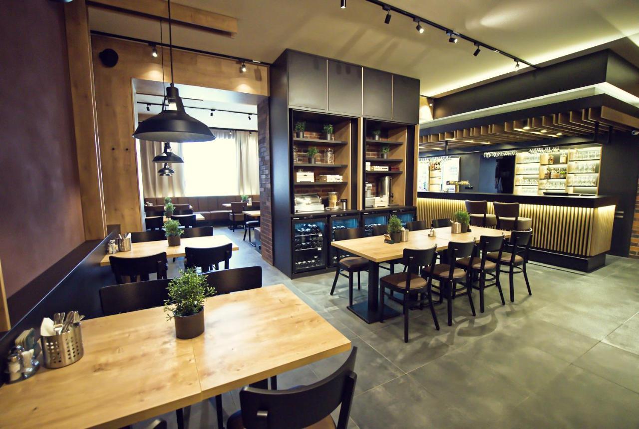 Dolní Dunajovice Restaurace A Penzion Praha מראה חיצוני תמונה